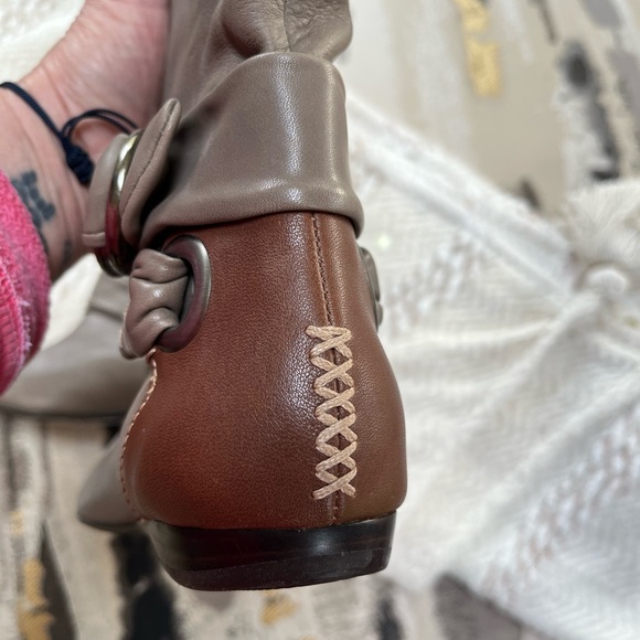 Taupe boots, new, with out tags - Picture 5 of 9